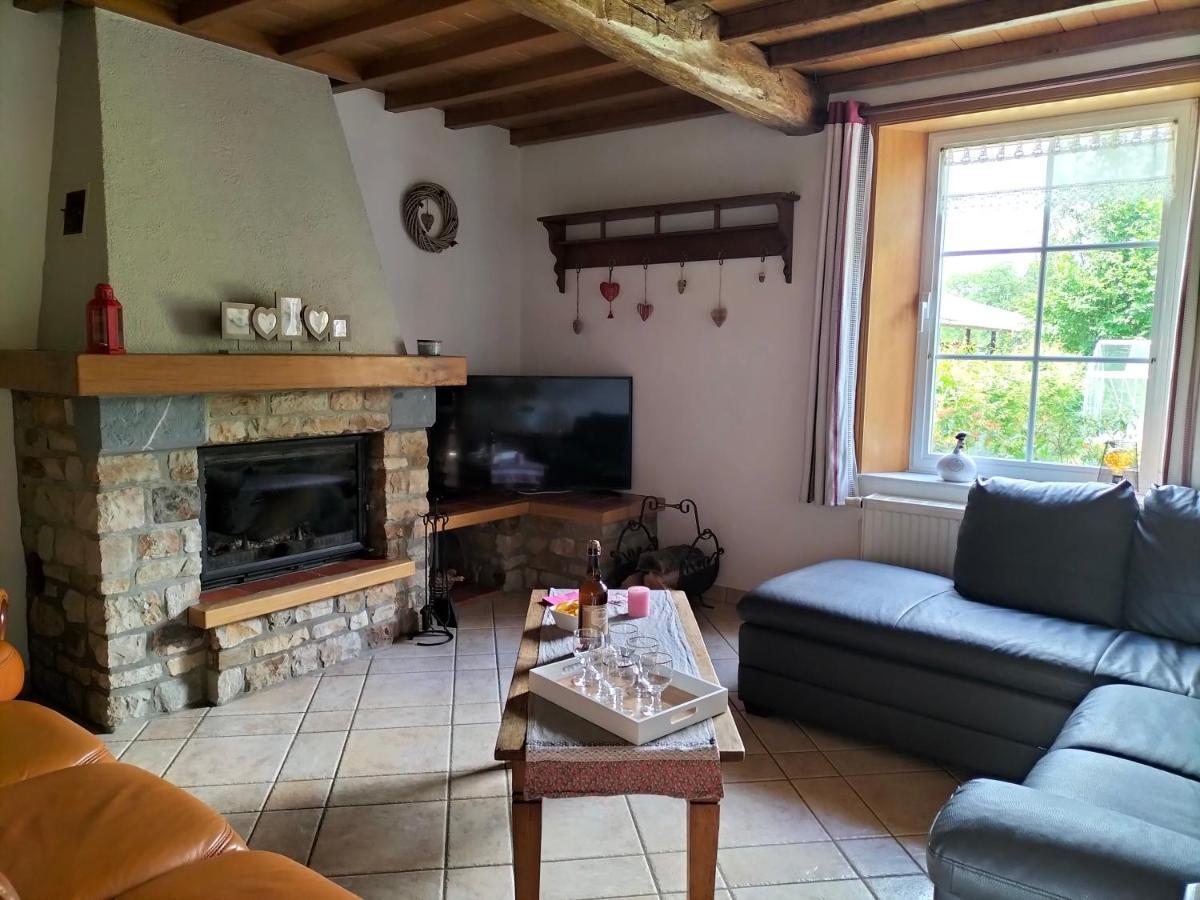 Gite La Dame Au Lit Gite A La Ferme Momignies Exterior photo
