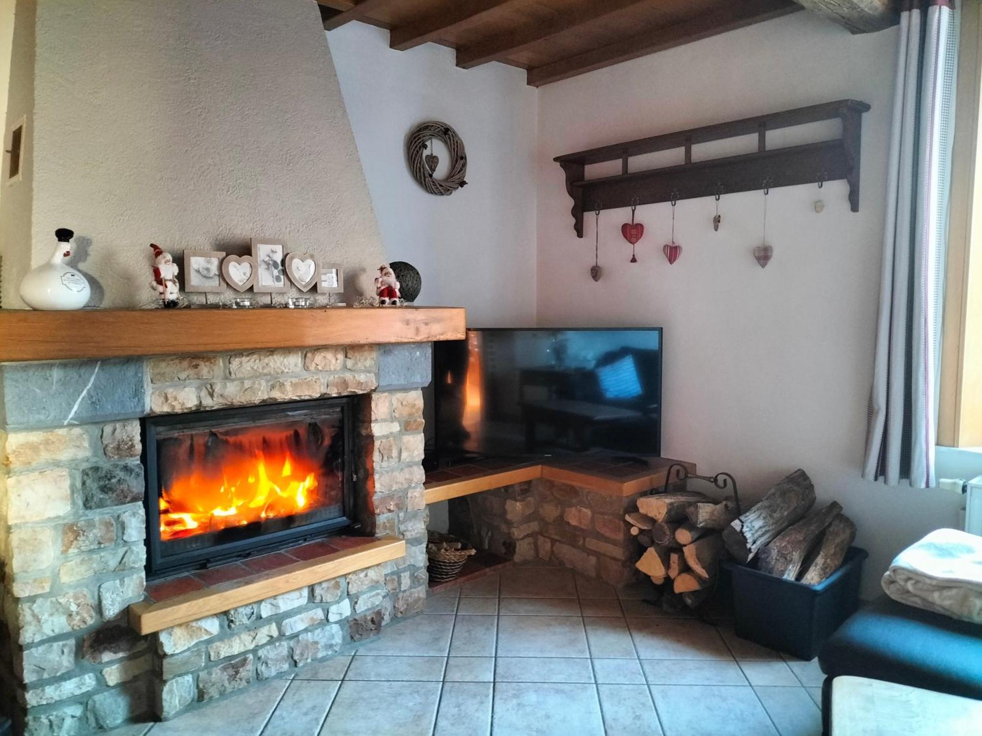 Gite La Dame Au Lit Gite A La Ferme Momignies Exterior photo